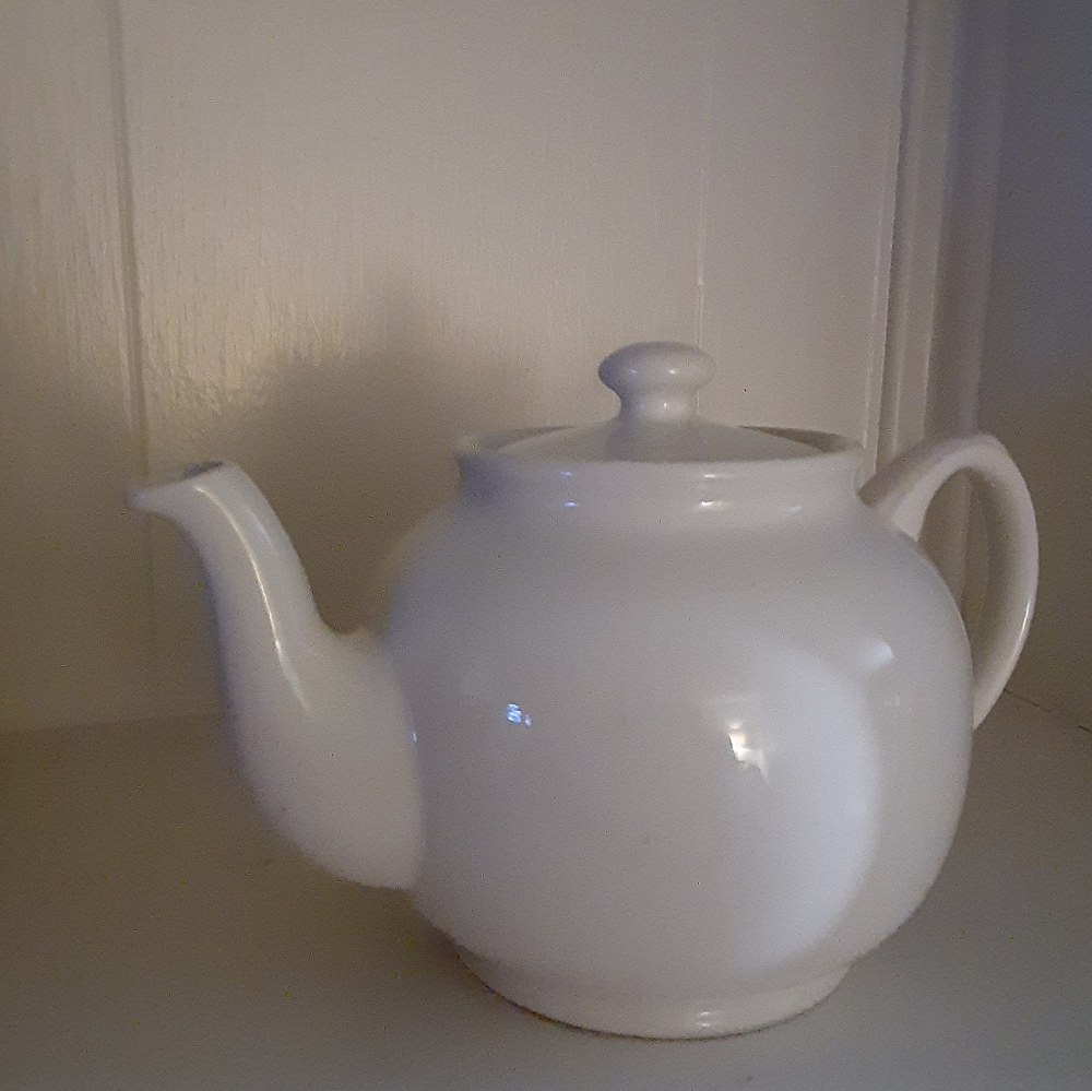 Sadler England White Teapot